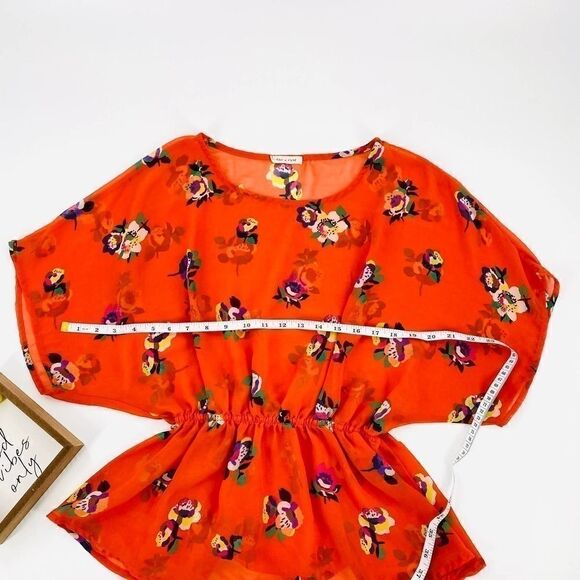 Tea n Rose Floral Sheer Top Short Dolman Sleeves - Picture 8 of 9